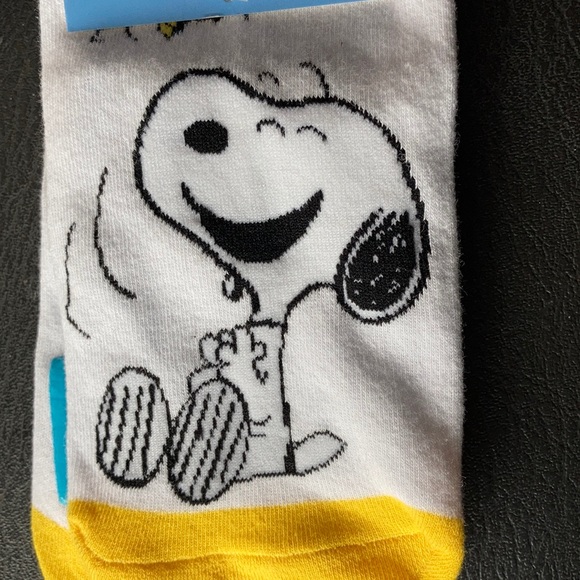 3/$25⚜️Peanuts Snoopy White and Yellow Gripper Socks! - Picture 3 of 4